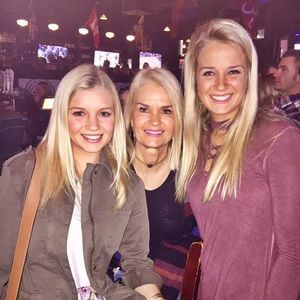 Meet your Posher, Hayley